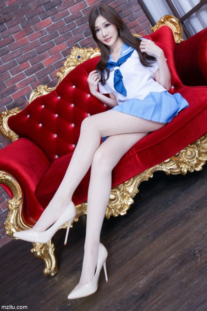 成熟迷人的美少妇，美腿纤细白皙真性感-素云集