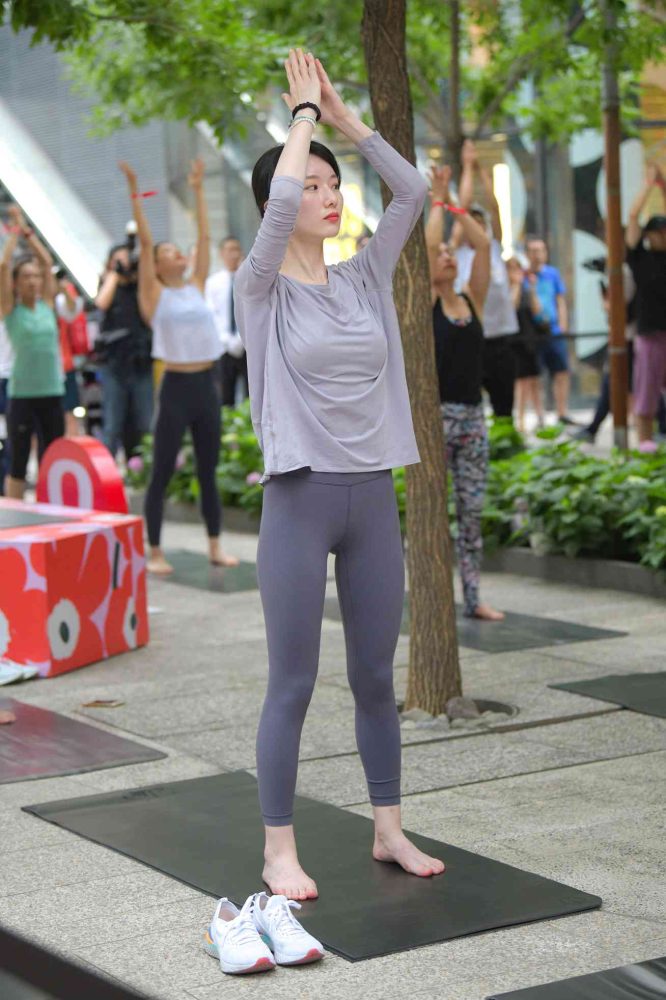 做瑜伽的小女人【75P】04023-素云集