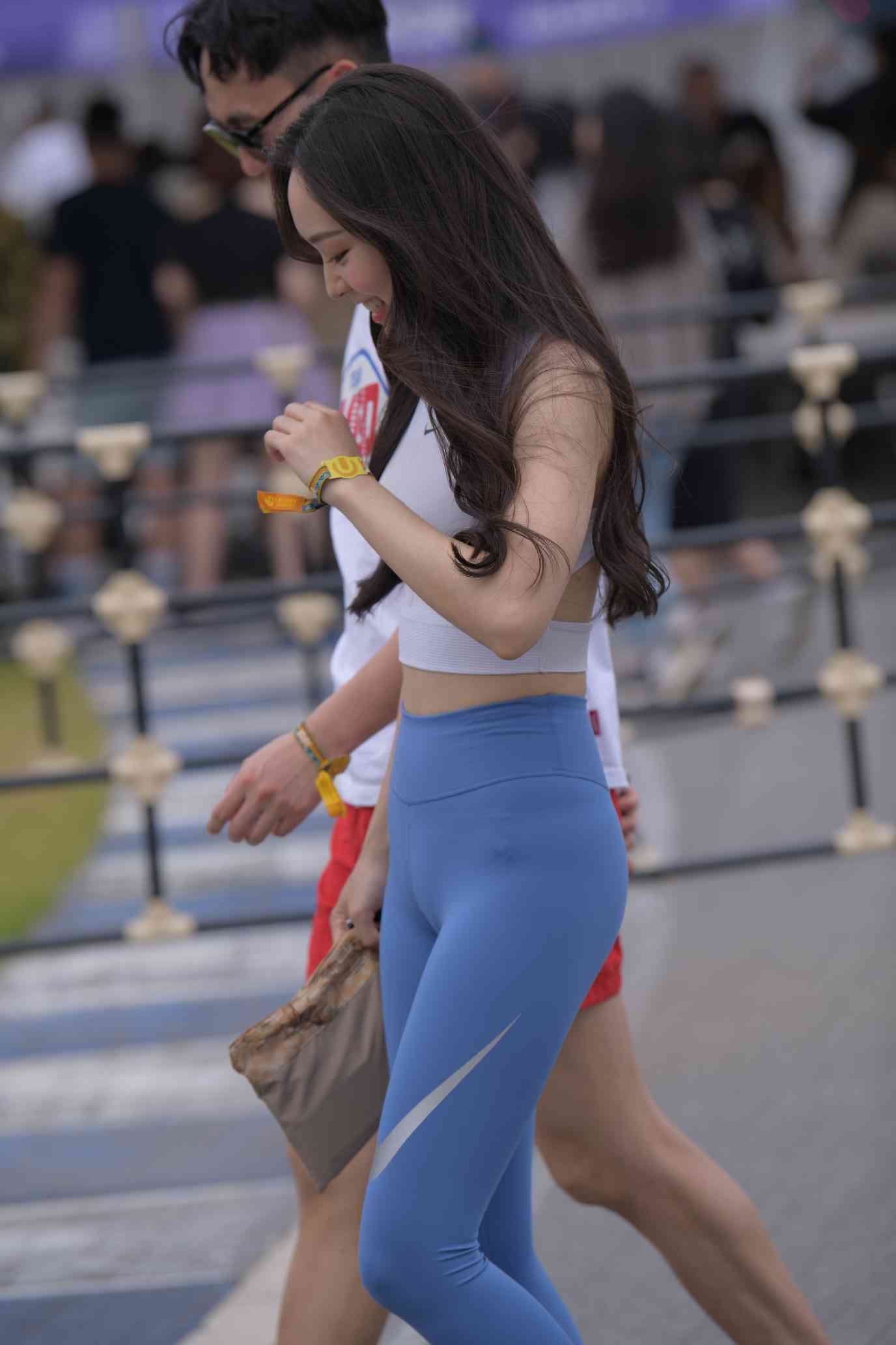 陪男朋友逛街的瑜伽裤女孩【74P】04034-素云集