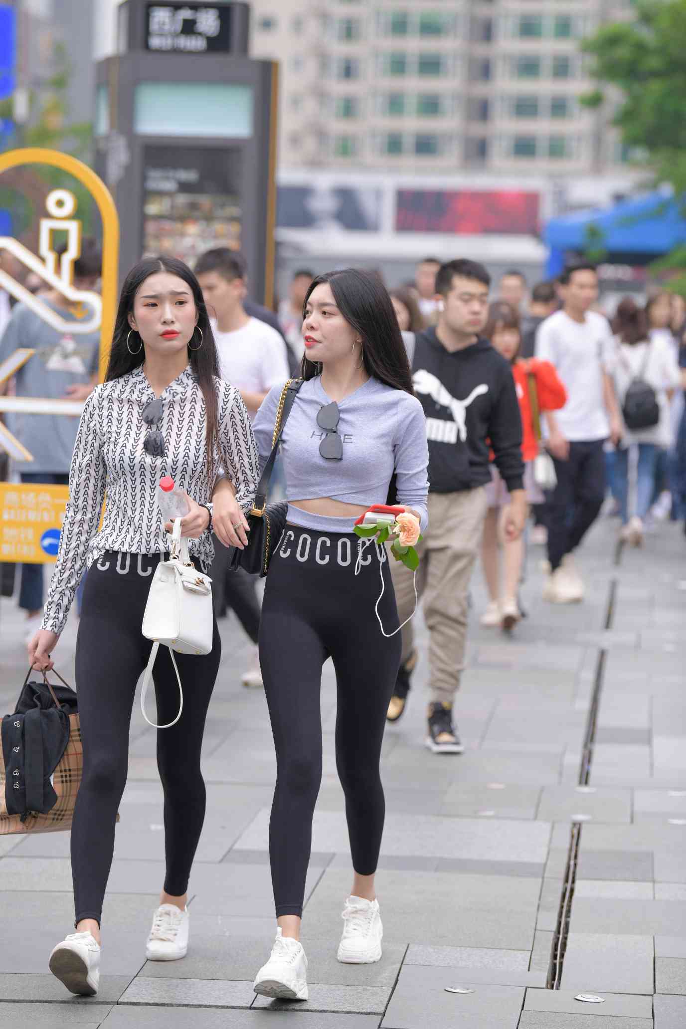 图片[2]-【免费】逛街的两个瑜伽裤姑娘【40P】04030-素云集