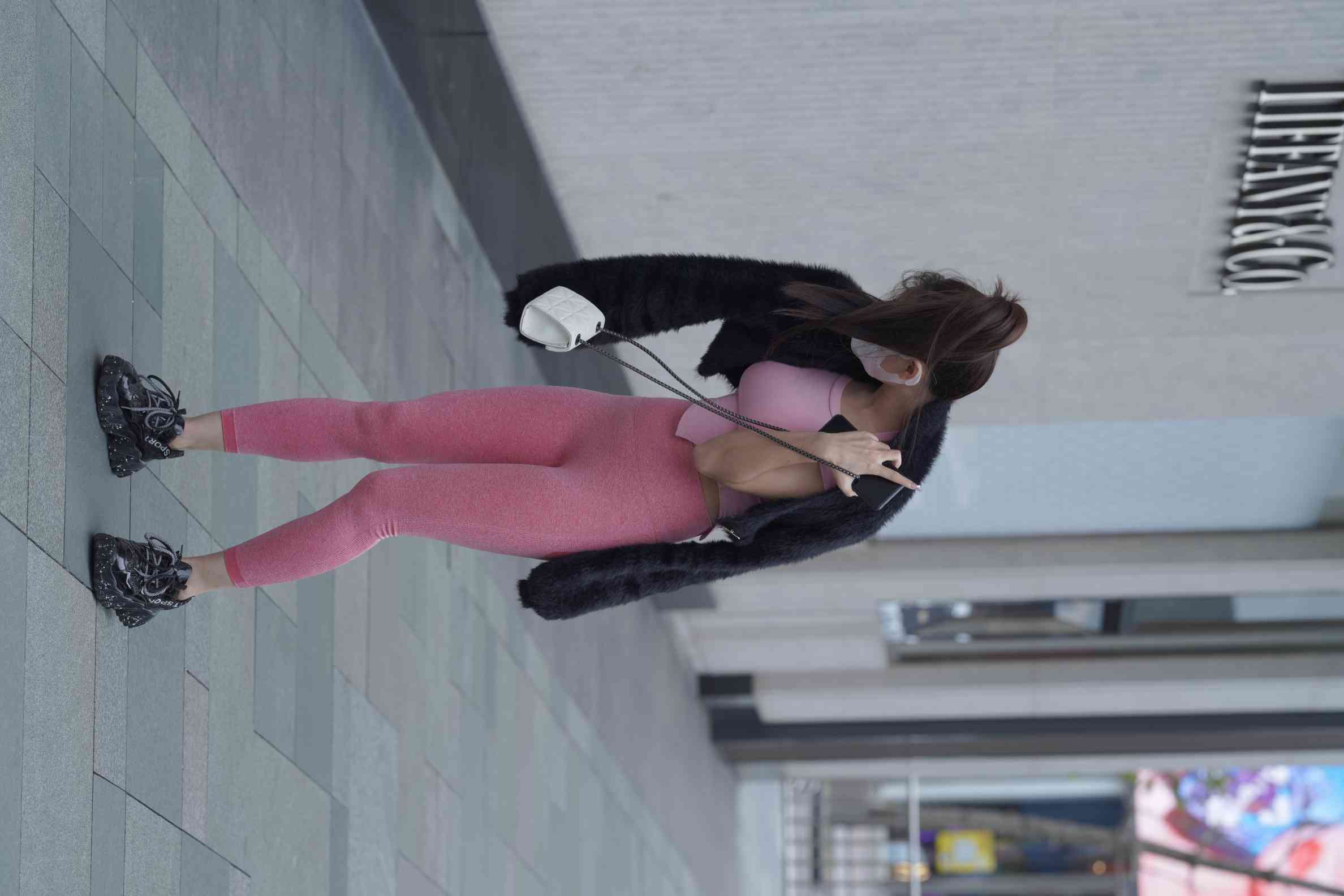 图片[3]-粉红色瑜伽裤的眼镜妹妹【93P】04019-素云集