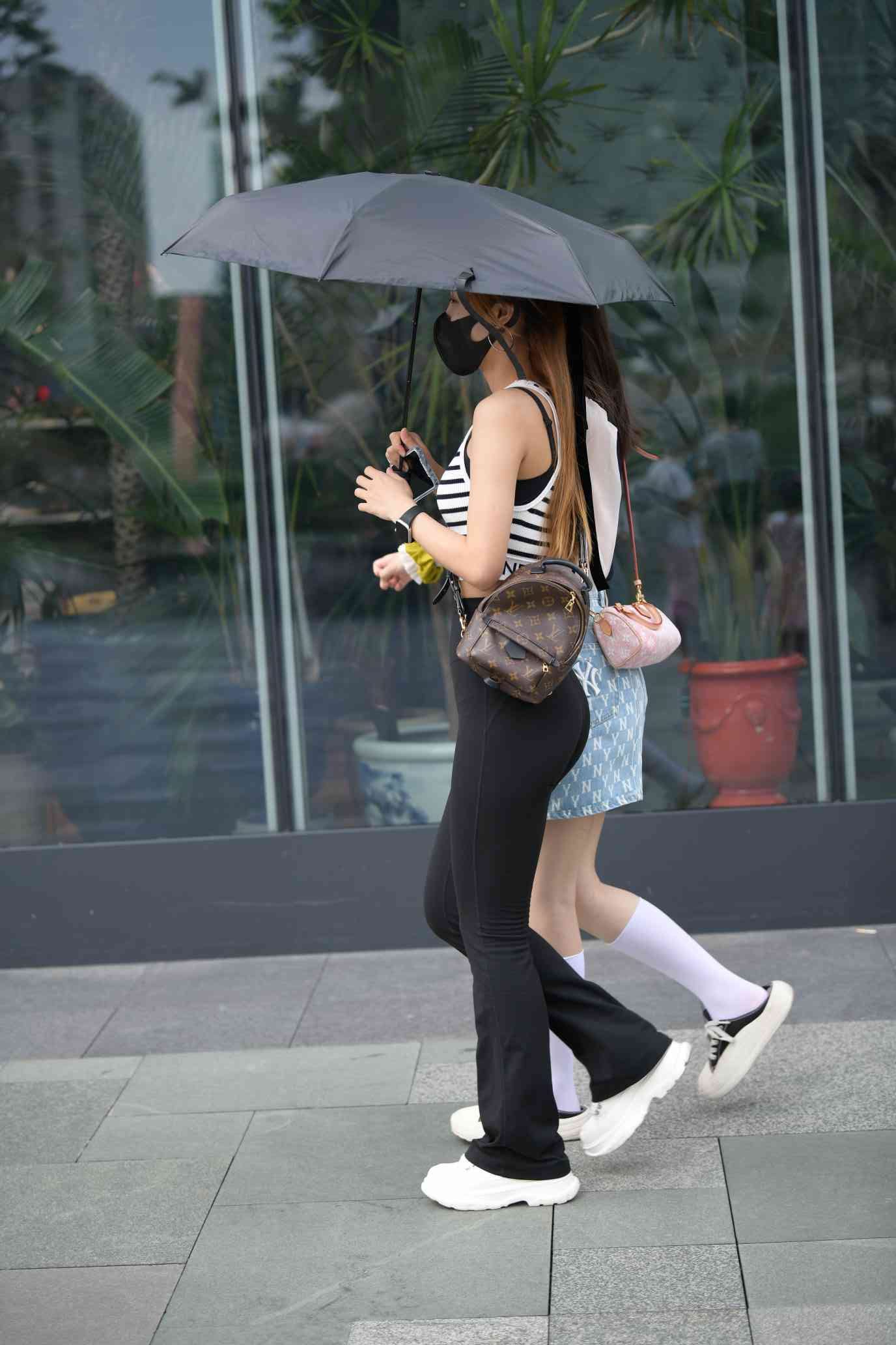 图片[2]-打伞的瑜伽裤姑娘【93P】04032-素云集