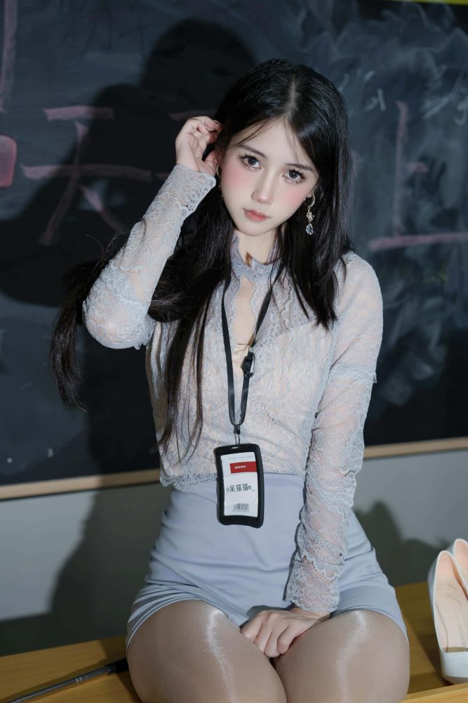 穿亮色丝袜高跟鞋的美女老师【49P】P50212-素云集