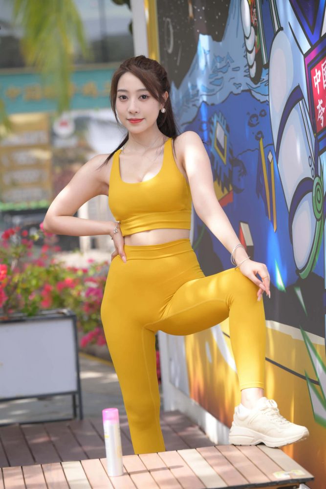 长相甜美的瑜伽裤女孩【695P】DM6305-素云集