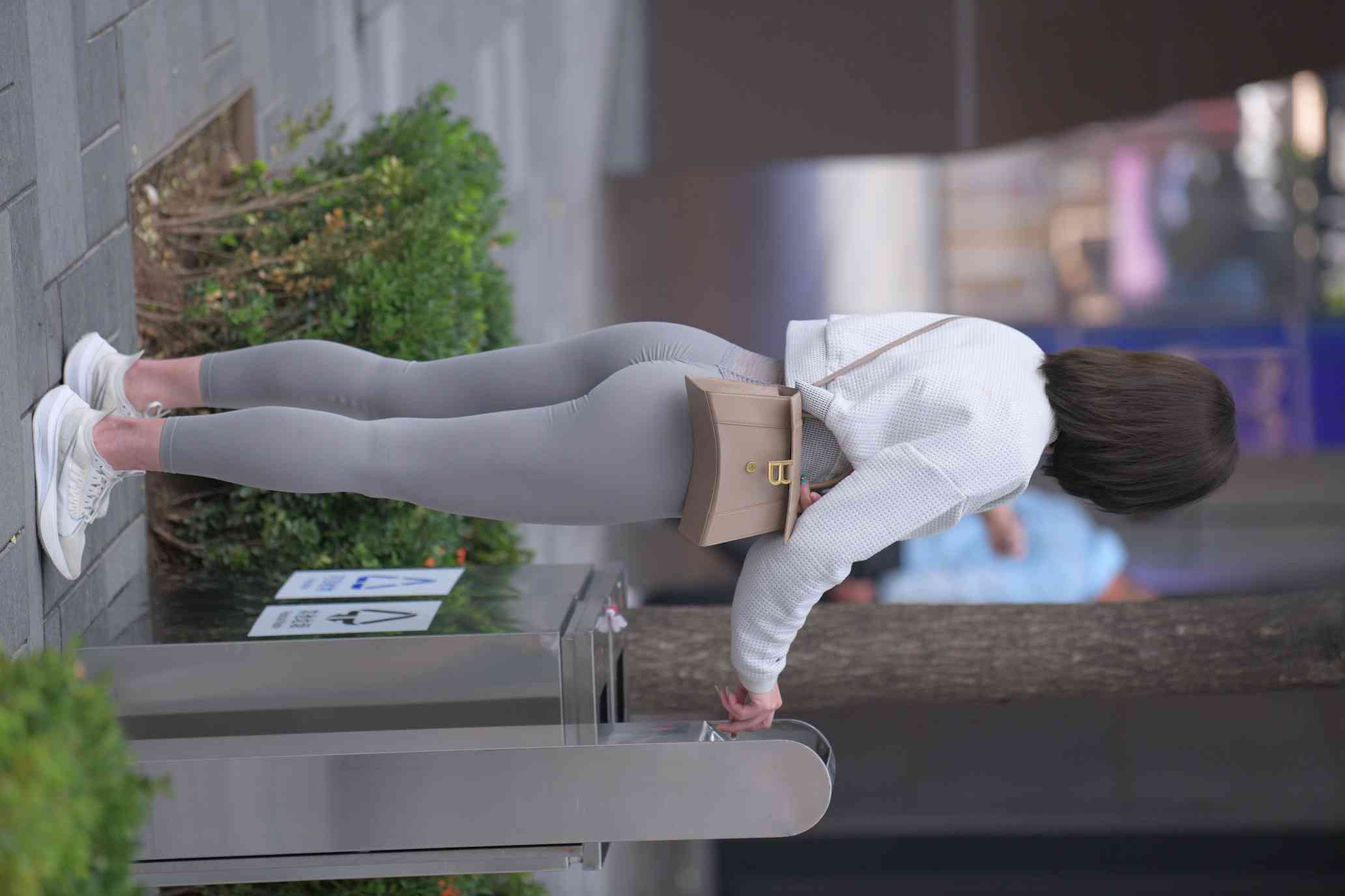 图片[5]-身材很好的短发瑜伽裤姑娘【157P】04015-素云集