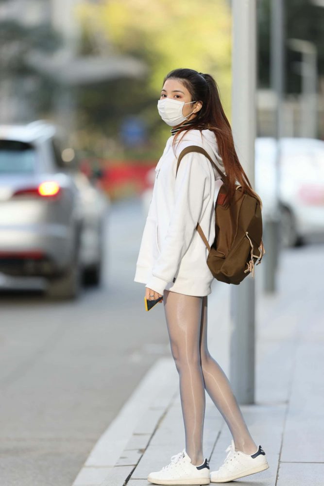 偶遇路边清纯的油亮丝袜少女【205P】J2262-素云集