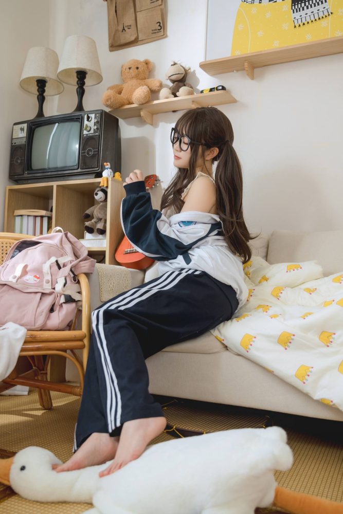 穿校服的双马尾女孩【64P】20010-素云集