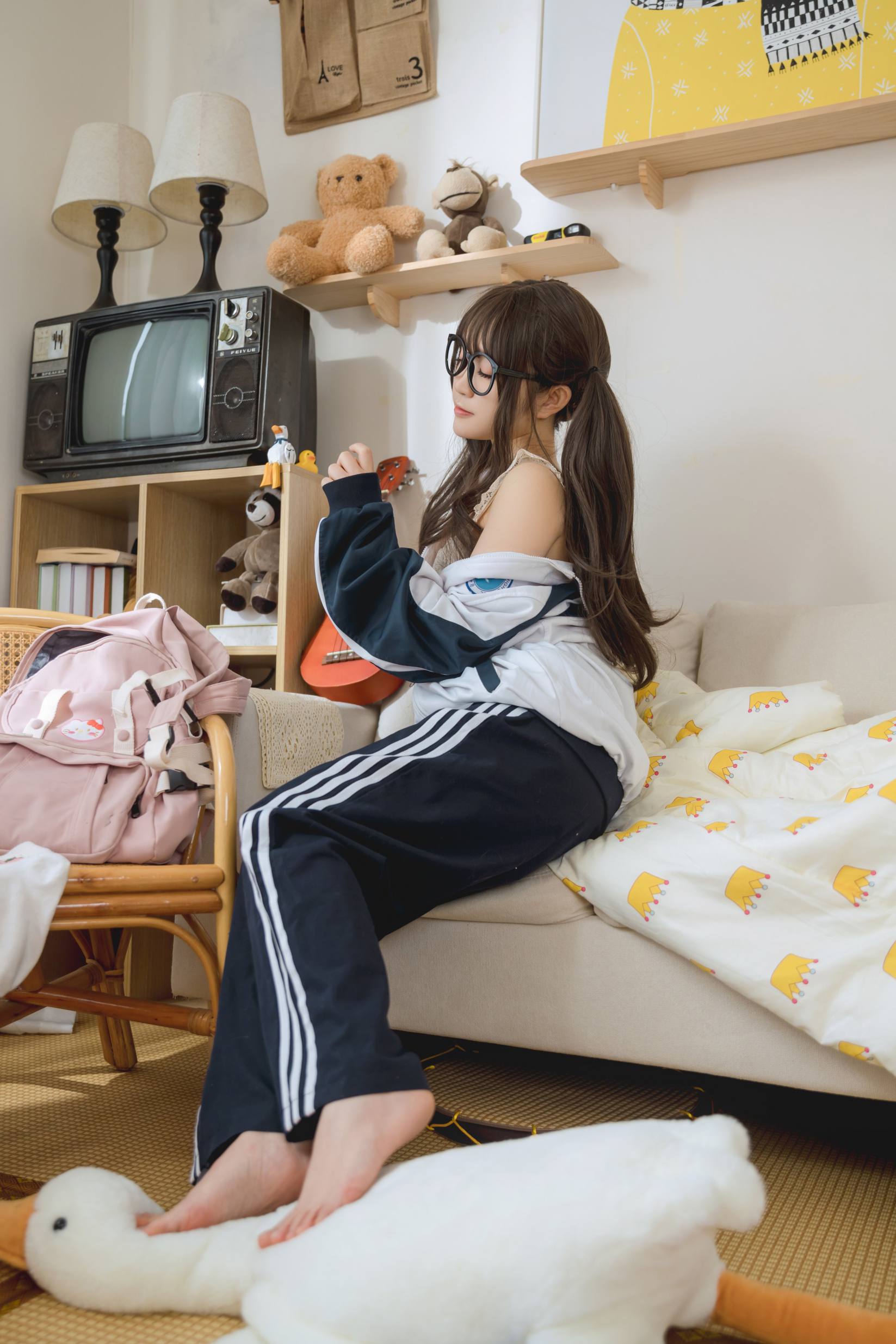 穿校服的双马尾女孩【64P】20010-素云集