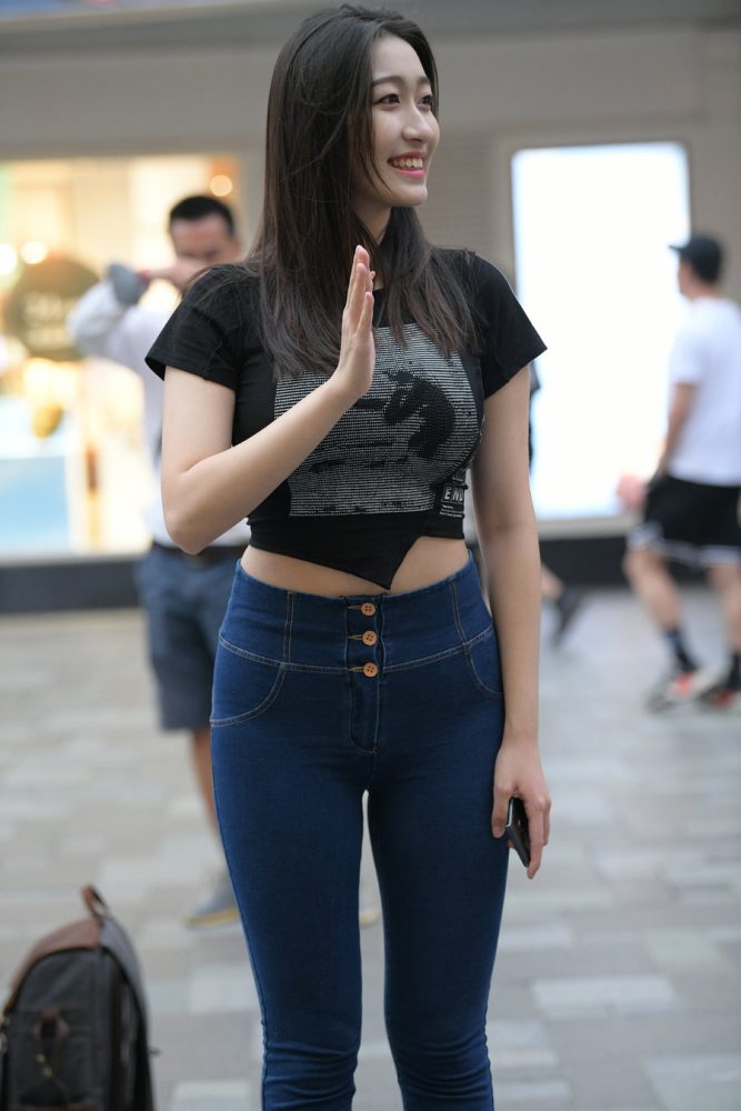 紧身牛仔裤女人J2784 240P-6.66GB-素云集