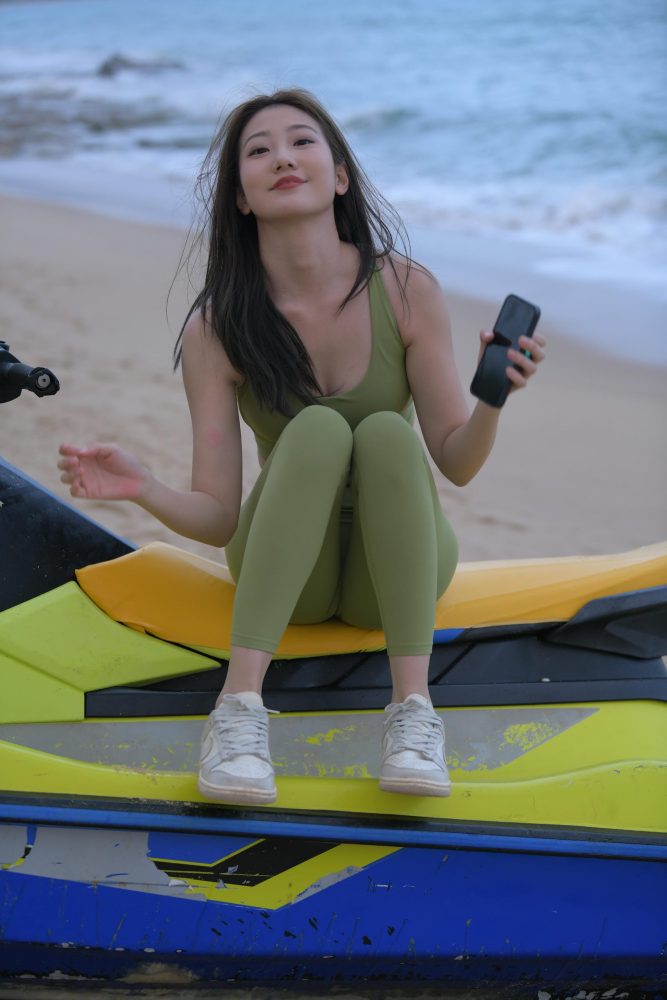 在草地上的瑜伽裤女孩【631P】J6261-素云集