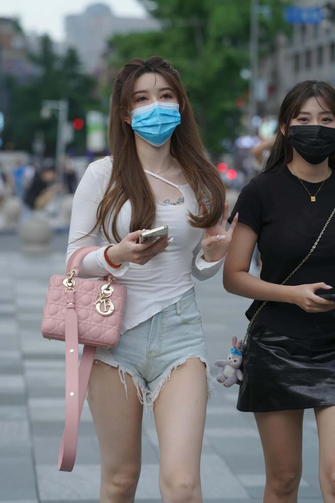 破洞牛仔短裤女孩【217P】J2994-素云集