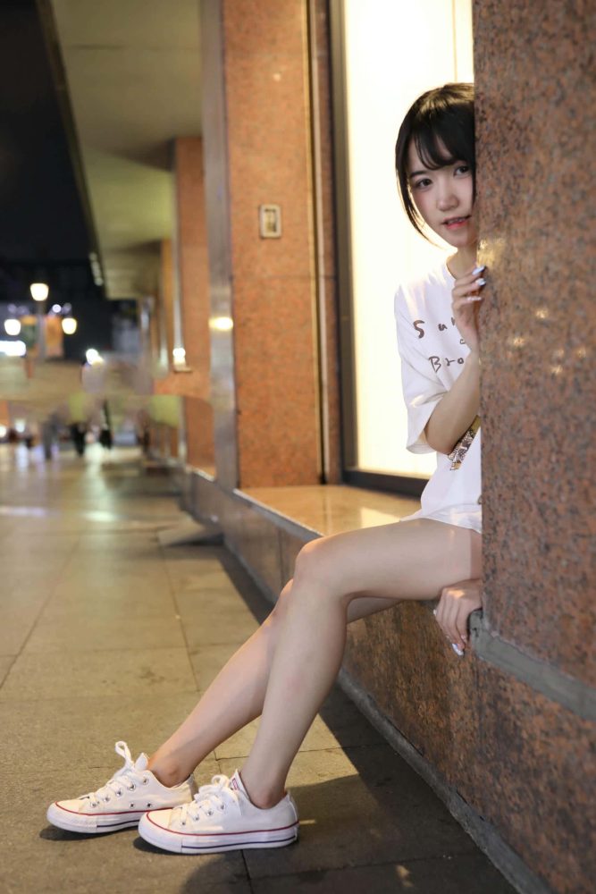 KTV里唱歌的长腿帆布鞋女孩【102P】J2002-素云集