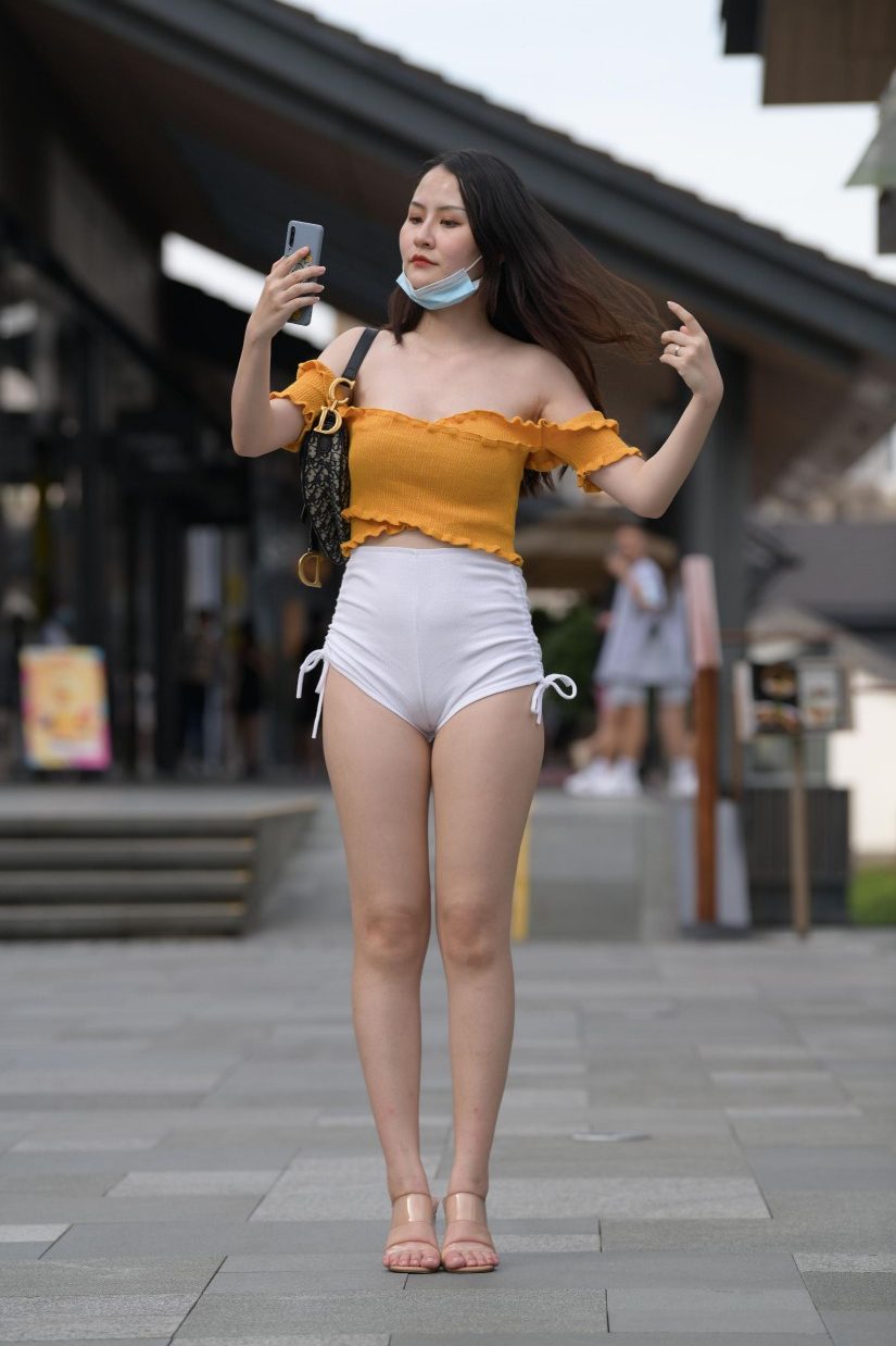 高腰白色短裤的漂亮女孩【767P】00065-素云集