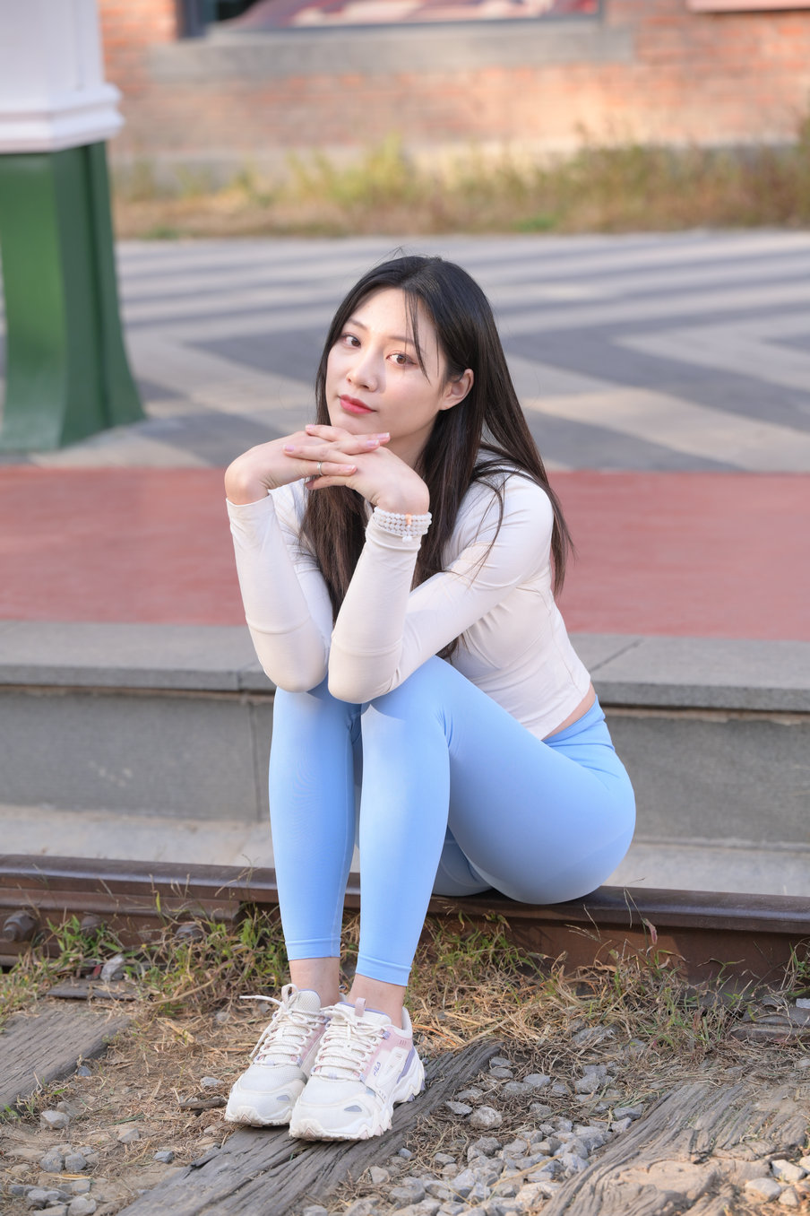 图片[2]-在路边休息的瑜伽裤女孩 J3435 558P-10.8GB-素云集