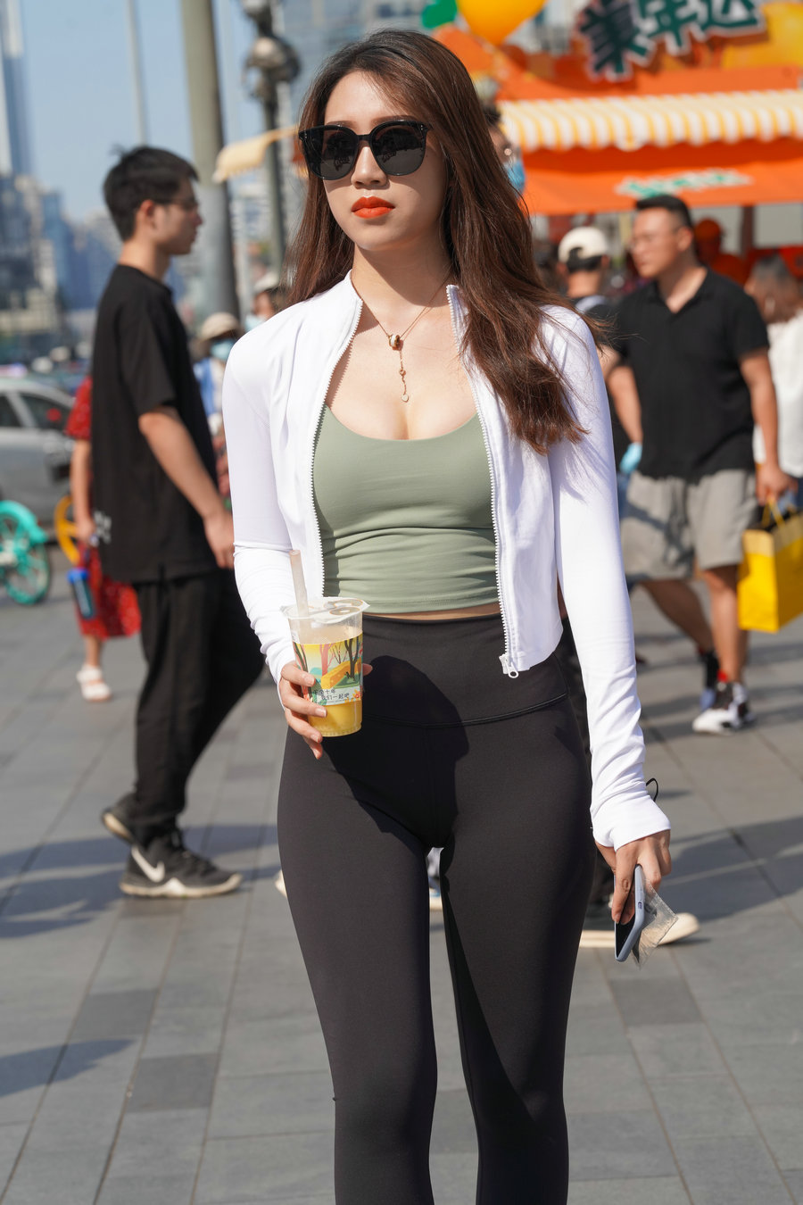 戴墨镜逛街的瑜伽裤女孩 J2859 368P6V-22.8GB-素云集