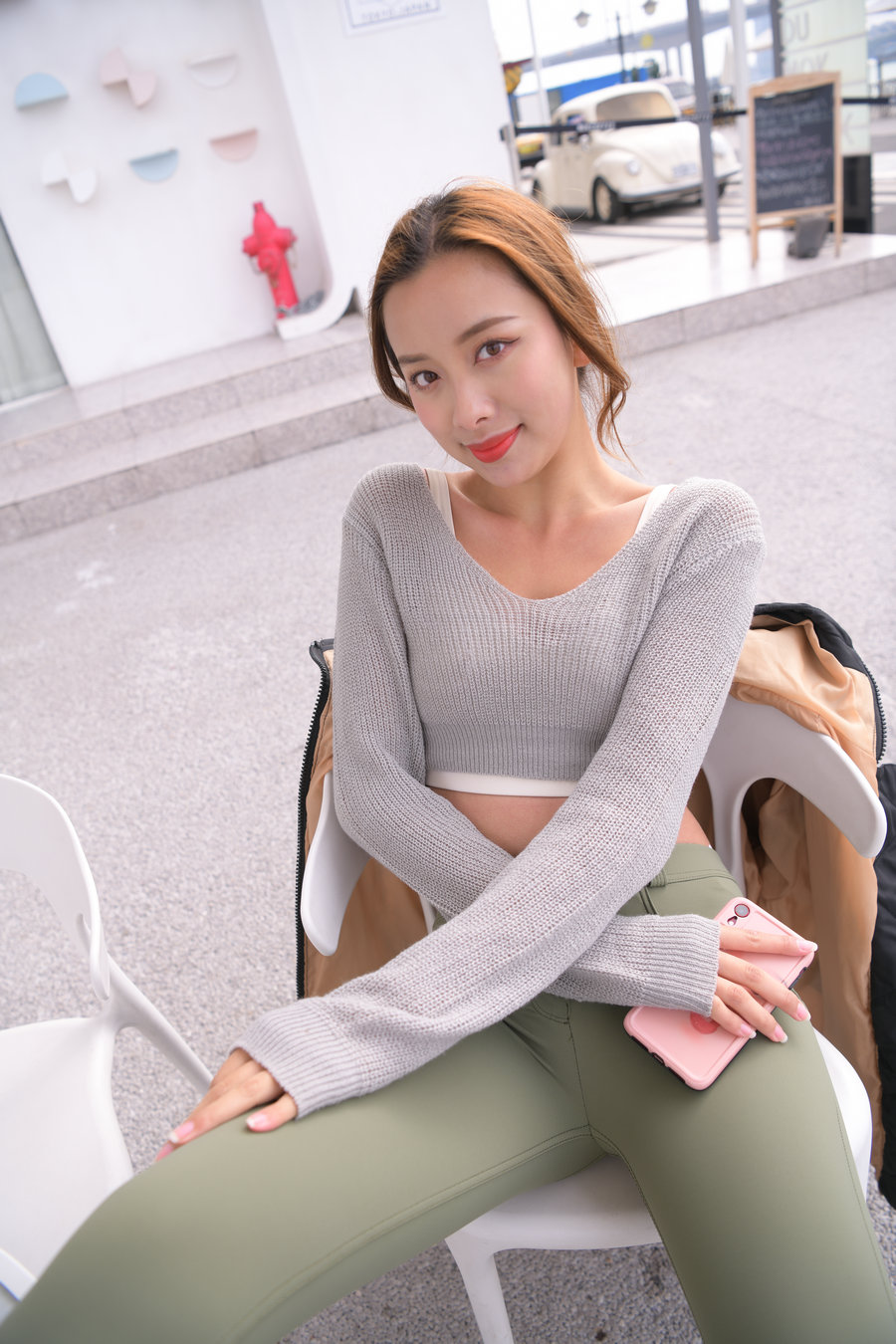 图片[2]-非常可爱的瑜伽裤女孩坐在凳子上 J1520 998P1V-26.5GB-素云集