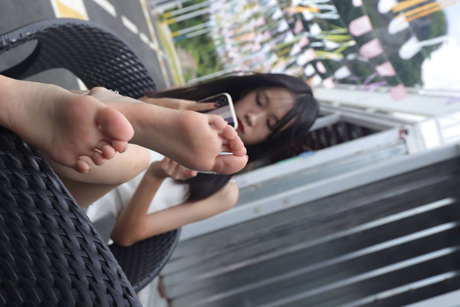 图片[2]-坐在草地上的长发女孩【172P】20012-素云集