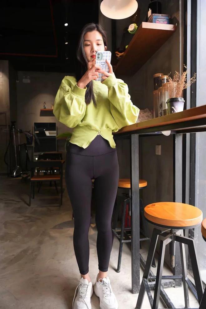 图片[5]-绿色瑜伽裤女孩很开心 J1519 1094P1V-27.6GB-素云集