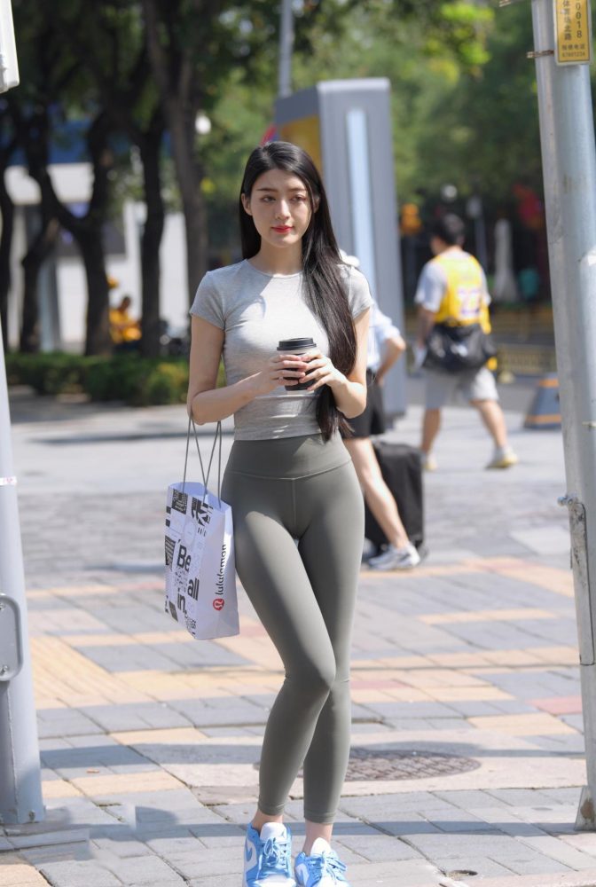 在外面逛街的瑜伽裤女孩J2240 449P1V-16.7GB-素云集
