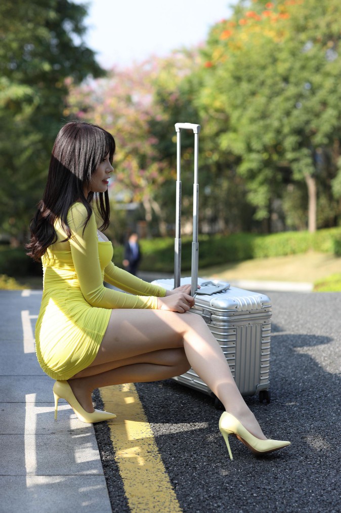 图片[5]-穿紧身裙的美丽姑娘要出去旅行了【419P】00046-素云集