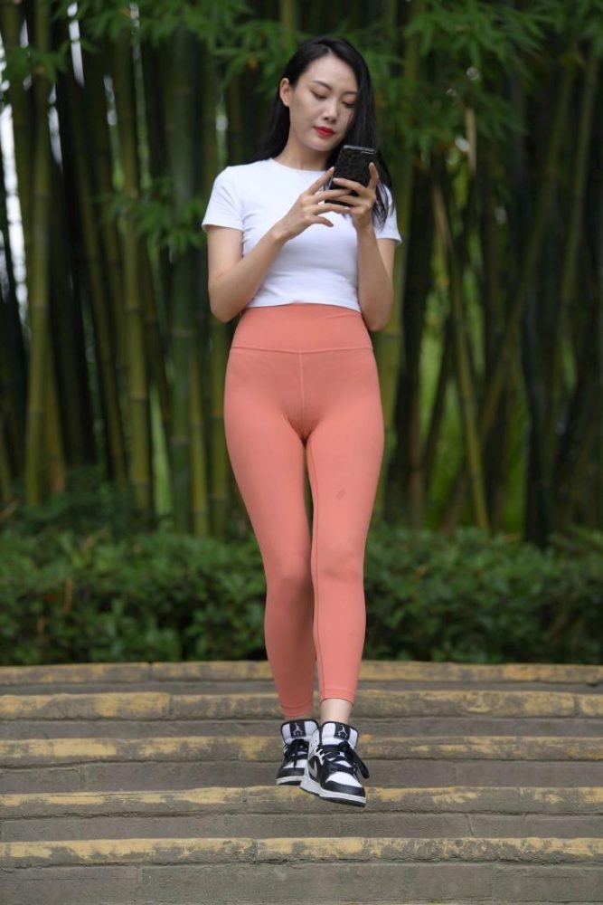 时尚的橘色瑜伽裤女人 J1935 496P1V-20.8GB-素云集