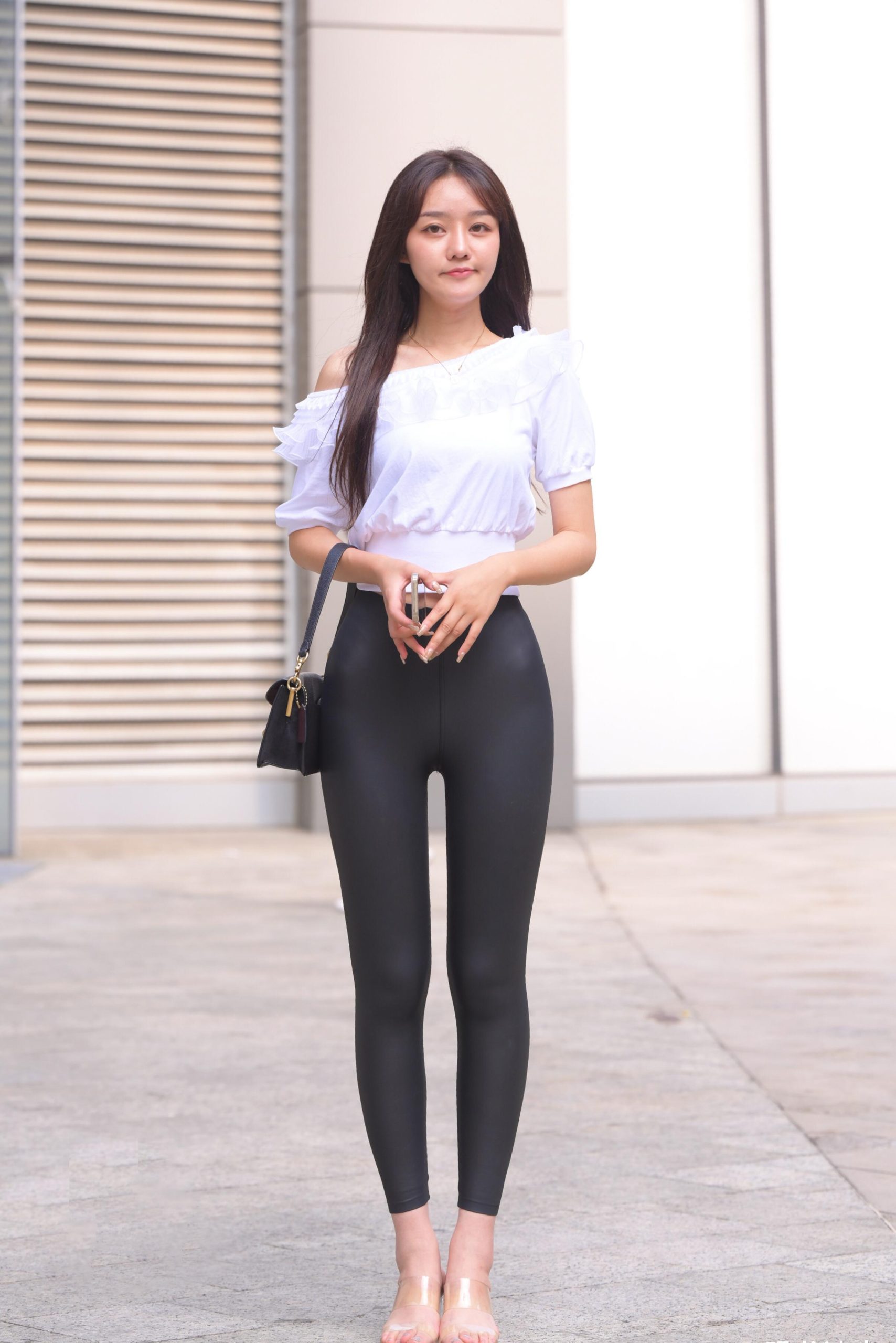 图片[2]-笑容非常甜美且治愈的皮裤女孩 J1945 751P1V-22.1GB-素云集