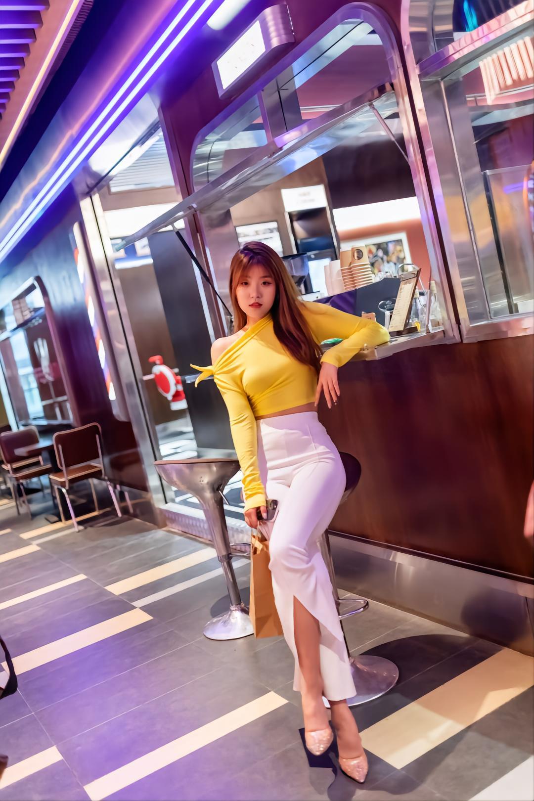 图片[2]-白色紧身牛仔喇叭裤女孩 J1568 428P2V-19.6GB-素云集