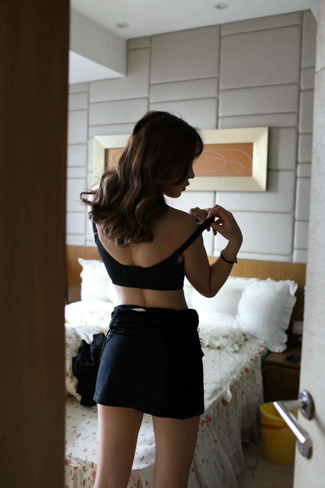 穿黑色紧身裙柔情似水的女孩【329P】000062-素云集