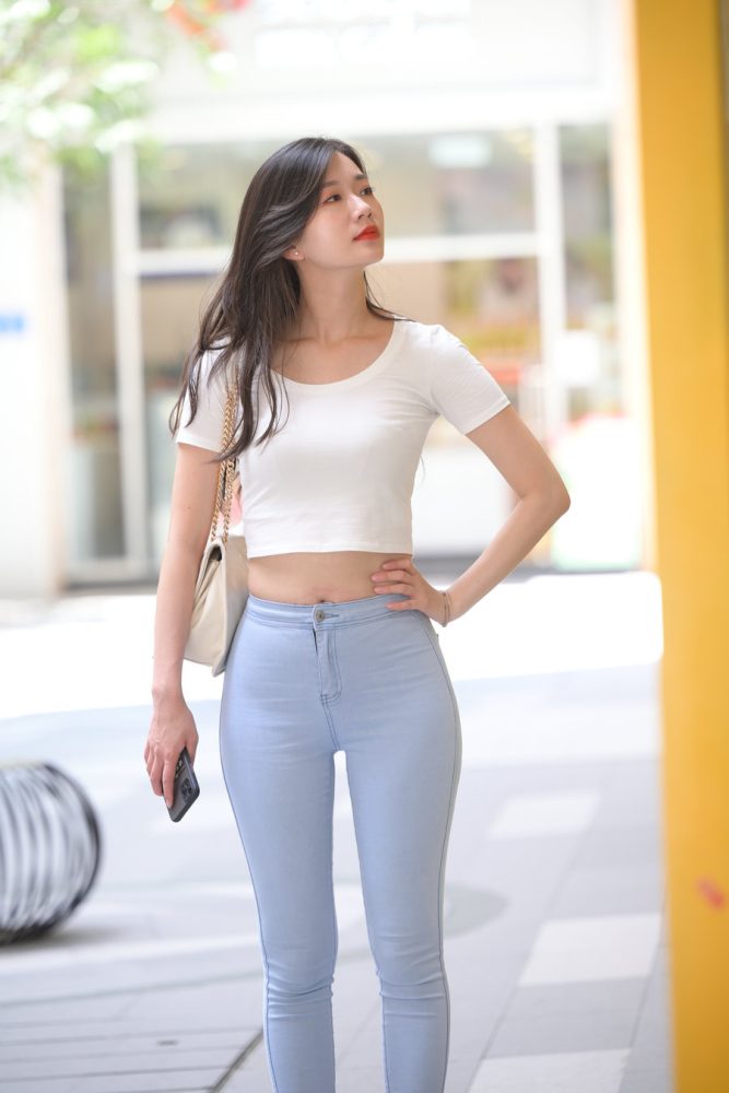 图片[2]-正在逛街的紧身牛仔裤女孩J1815 1112P1V-30.2GB-素云集