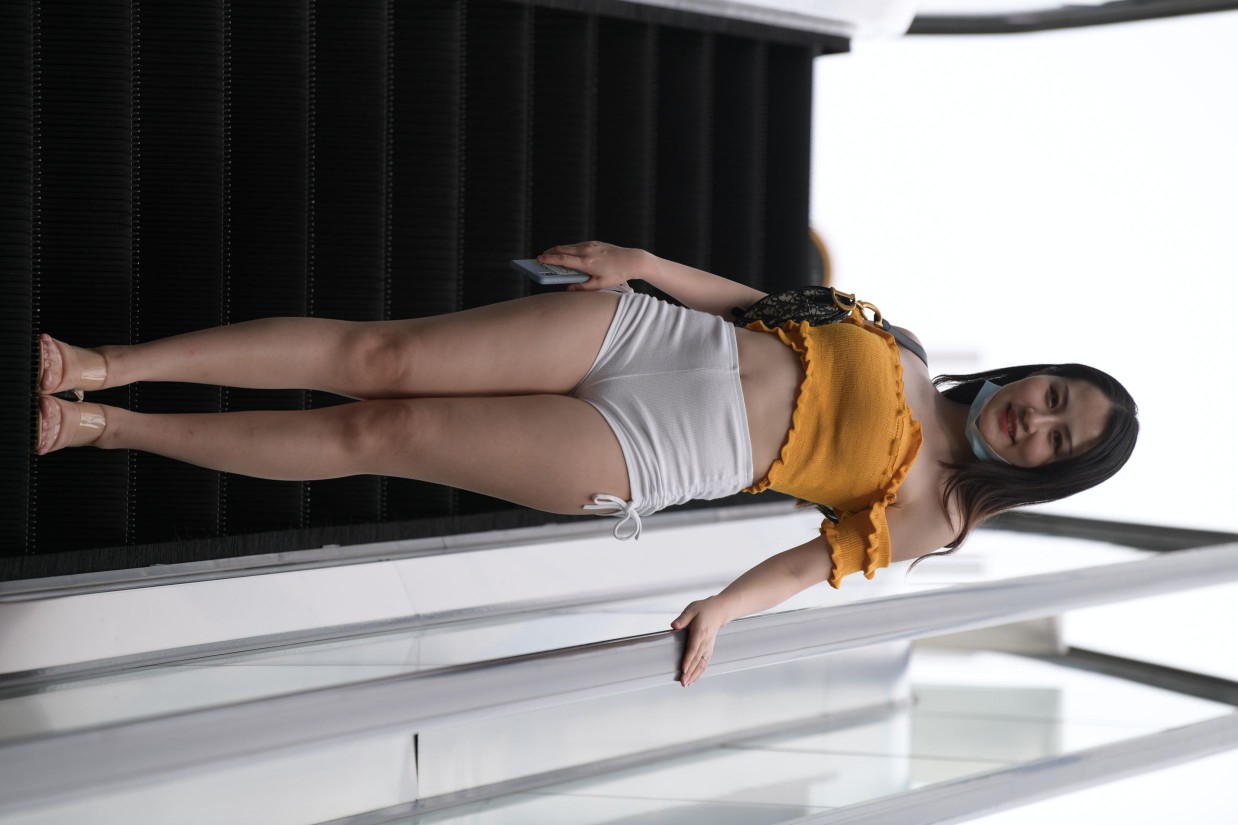 高腰白色短裤的漂亮女孩【767P】00065-素云集