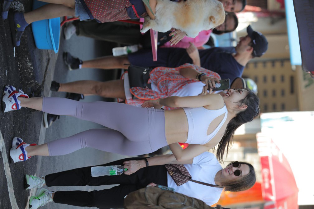 图片[4]-逛商场买东西的瑜伽裤老师【666P】00012-素云集