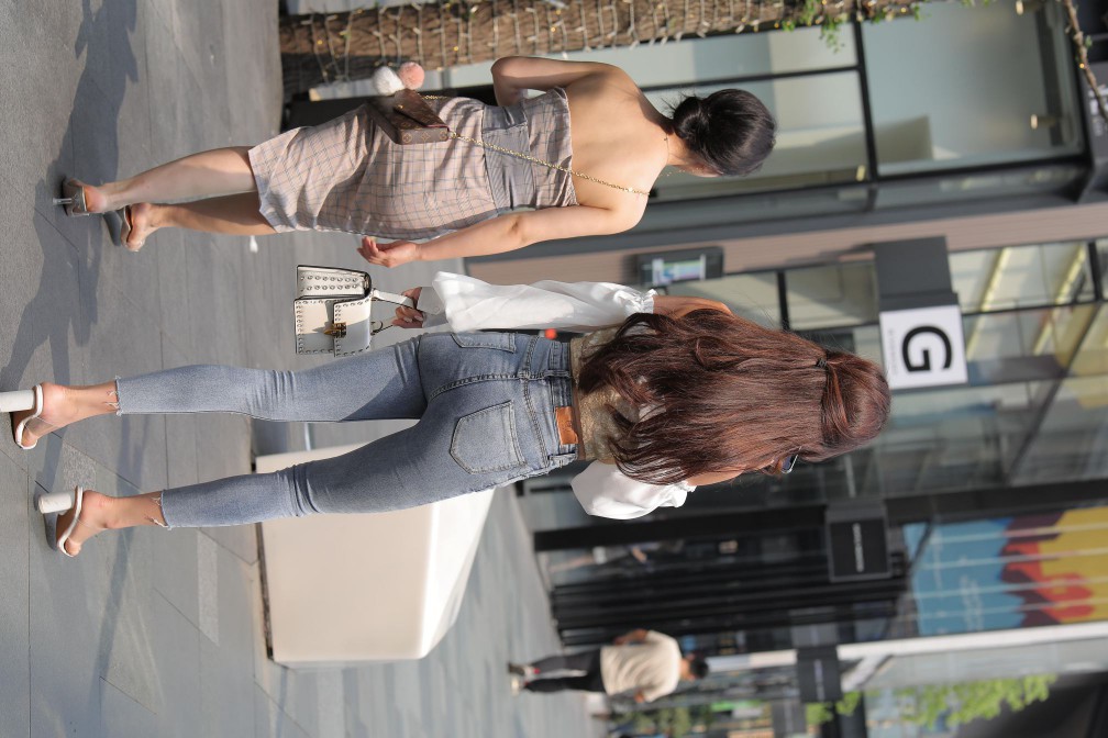 图片[2]-长相甜美的紧身牛仔裤姑娘【114P】00038-素云集