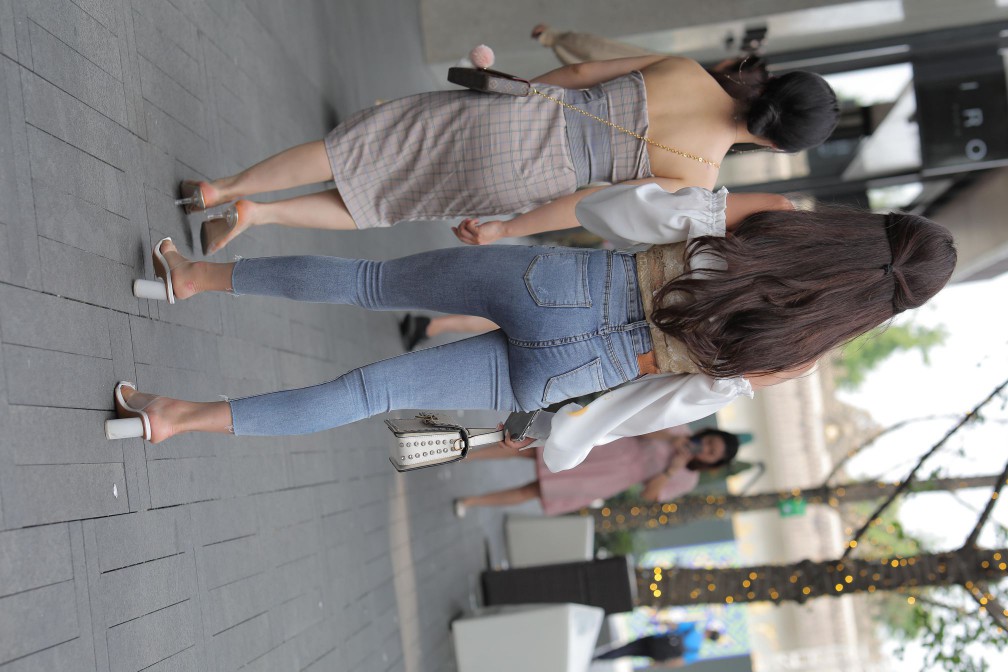 图片[5]-长相甜美的紧身牛仔裤姑娘【114P】00038-素云集