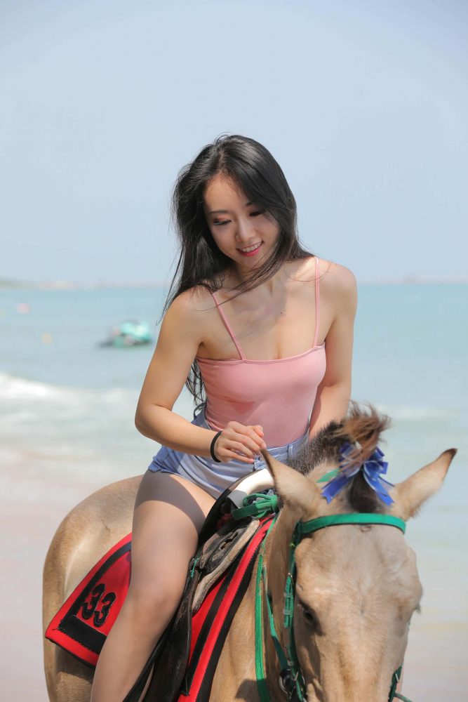 海边练习骑马的热裤女孩【348P】J4187-素云集