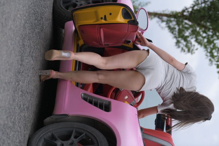 在海边开跑车的连衣短裤女孩【390P】00030-素云集