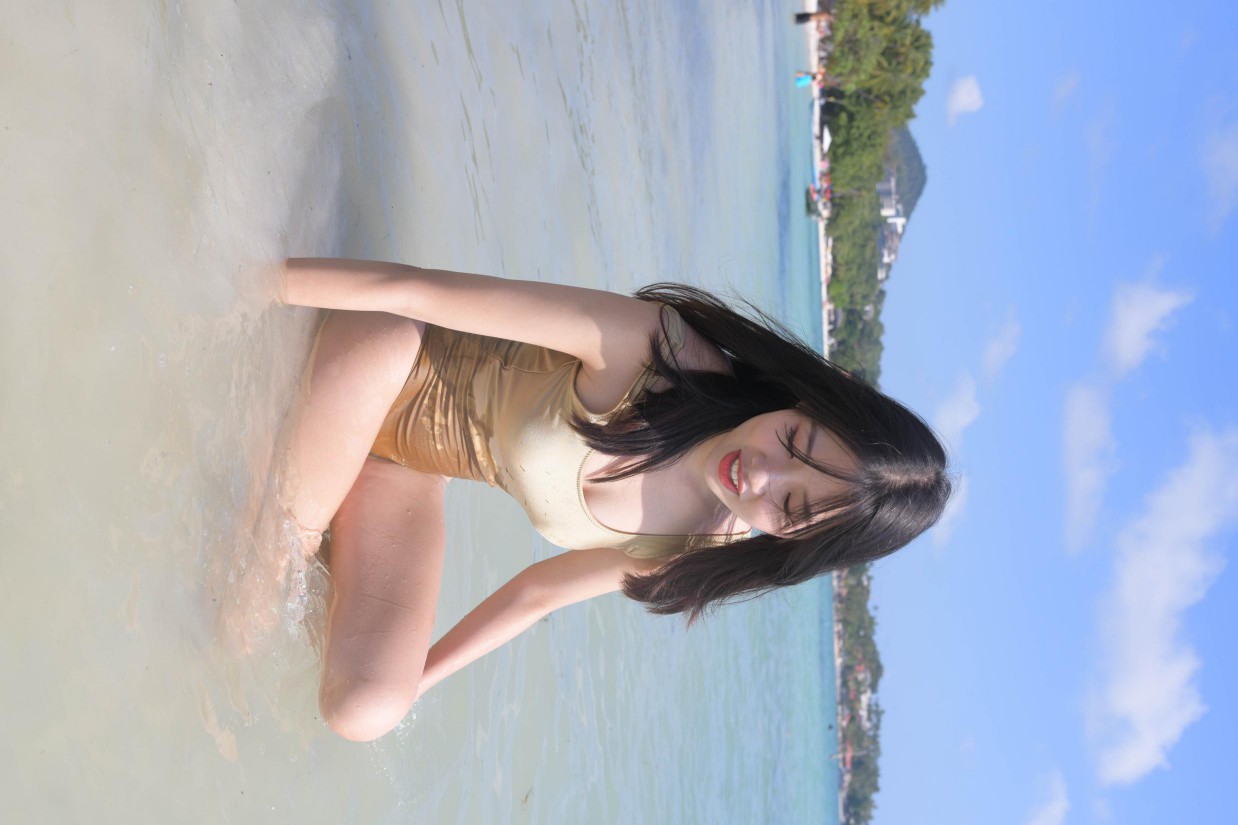 图片[5]-戴太阳帽在海边晒太阳的比基尼女孩【377P】00014-素云集