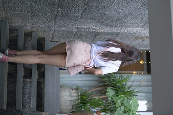 非常清纯甜美的短裙姑娘在逛街【458P】00052-素云集