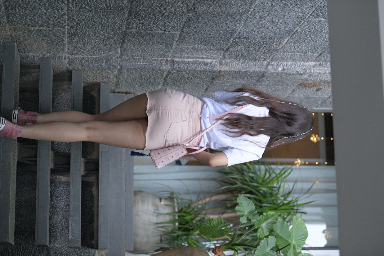 非常清纯甜美的短裙姑娘在逛街【458P】00052-素云集