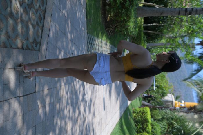 在海南度假的紧身白色短裤女孩【202P】00033-素云集