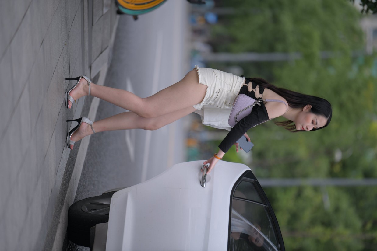 图片[6]-长发飘飘的白色热裤美丽女孩【49P】00029-素云集