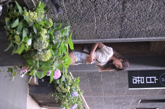 戴太阳镜的牛仔短裤紧身牛仔MM【167P】00021-素云集