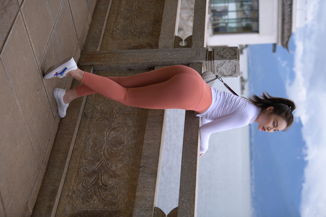 图片[5]-橙色瑜伽裤的高马尾姑娘【615P】00051-素云集