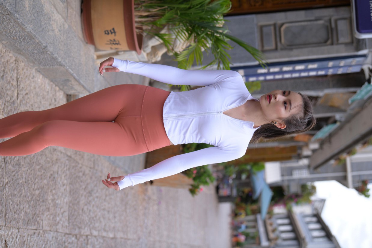 图片[8]-橙色瑜伽裤的高马尾姑娘【615P】00051-素云集