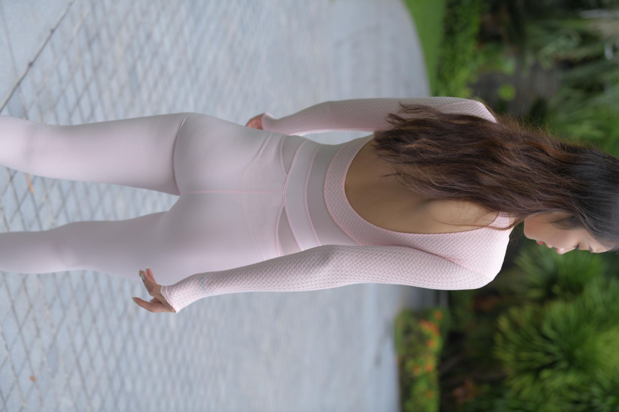 很漂亮眼睛也很大的白色瑜伽裤女孩【249P】00063-素云集