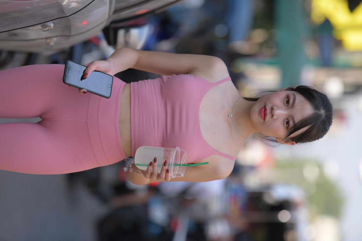 图片[5]-粉色的甜美瑜伽裤女孩在逛街【372P】00057-素云集