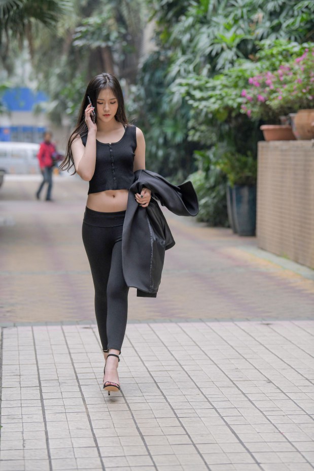 图片[4]-喝奶茶的黑色瑜伽裤长发姑娘【376P】00055-素云集