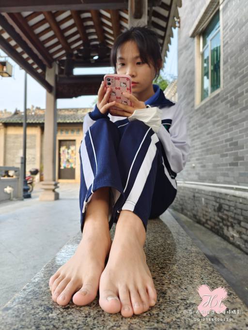 图片[4]-【免费】专心致志玩手机的女孩【42P】20028-素云集