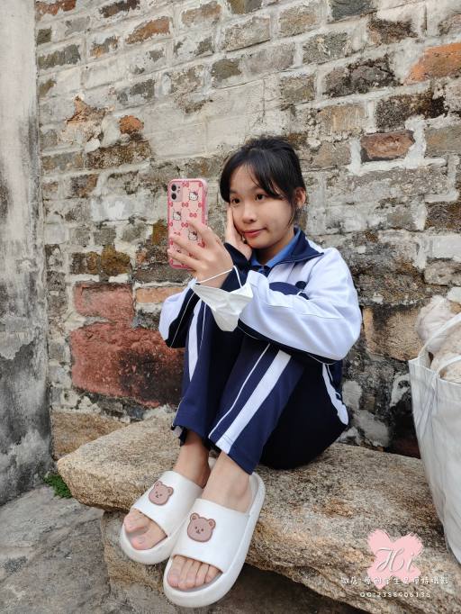 图片[5]-【免费】专心致志玩手机的女孩【42P】20028-素云集