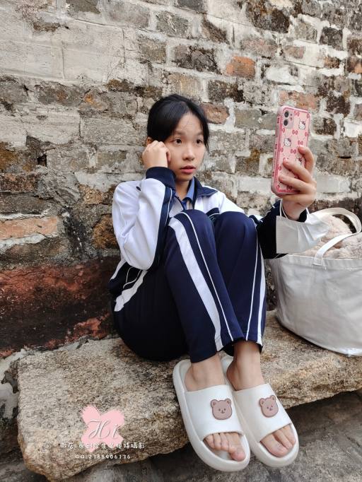 图片[6]-【免费】专心致志玩手机的女孩【42P】20028-素云集