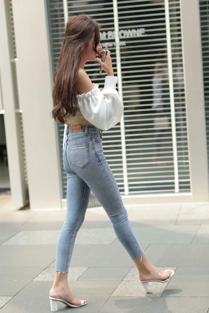 正在逛街的甜美牛仔裤姑娘【114P】000038-素云集